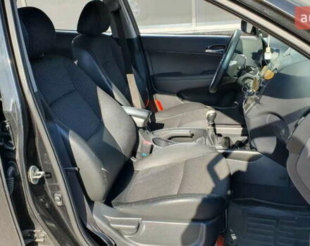 Черный Хендай i30, объемом двигателя 1.6 л и пробегом 228 тыс. км за 5200 $, фото 15 на Automoto.ua