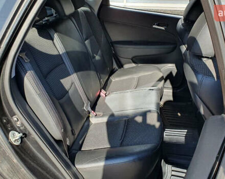 Черный Хендай i30, объемом двигателя 1.6 л и пробегом 228 тыс. км за 6200 $, фото 13 на Automoto.ua