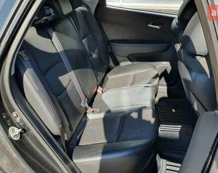 Черный Хендай i30, объемом двигателя 1.6 л и пробегом 228 тыс. км за 5200 $, фото 19 на Automoto.ua