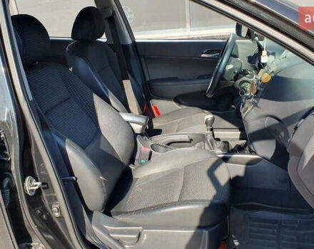 Черный Хендай i30, объемом двигателя 1.6 л и пробегом 228 тыс. км за 6200 $, фото 10 на Automoto.ua