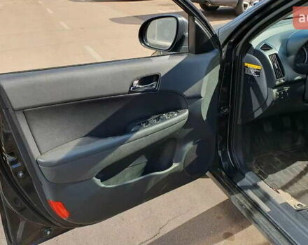 Черный Хендай i30, объемом двигателя 1.6 л и пробегом 228 тыс. км за 5200 $, фото 21 на Automoto.ua