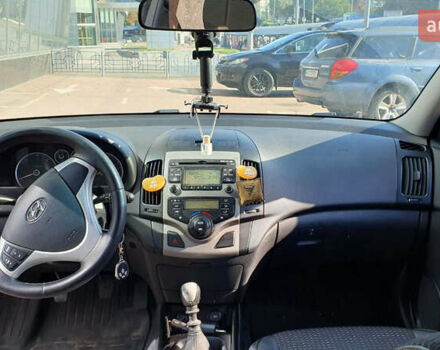 Черный Хендай i30, объемом двигателя 1.6 л и пробегом 228 тыс. км за 6200 $, фото 19 на Automoto.ua