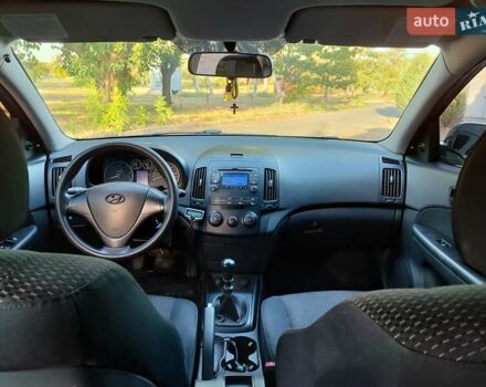 Черный Хендай i30, объемом двигателя 1.6 л и пробегом 200 тыс. км за 5500 $, фото 11 на Automoto.ua