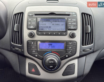 Черный Хендай i30, объемом двигателя 1.6 л и пробегом 169 тыс. км за 6150 $, фото 13 на Automoto.ua