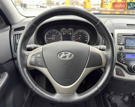 Черный Хендай i30, объемом двигателя 1.6 л и пробегом 169 тыс. км за 6150 $, фото 15 на Automoto.ua