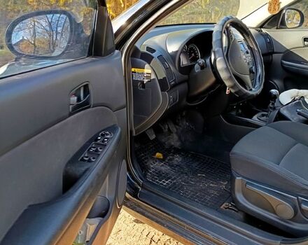 Чорний Хендай i30, об'ємом двигуна 1.4 л та пробігом 172 тис. км за 5300 $, фото 6 на Automoto.ua