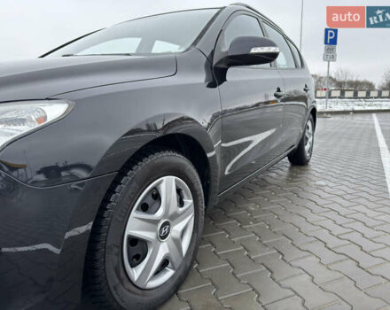 Черный Хендай i30, объемом двигателя 1.6 л и пробегом 169 тыс. км за 6150 $, фото 1 на Automoto.ua