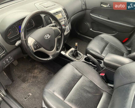 Чорний Хендай i30, об'ємом двигуна 1.59 л та пробігом 230 тис. км за 5800 $, фото 13 на Automoto.ua