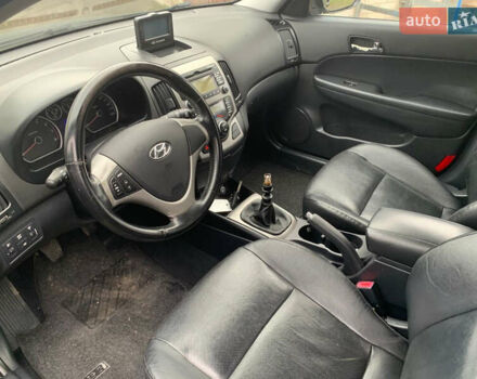 Чорний Хендай i30, об'ємом двигуна 1.59 л та пробігом 230 тис. км за 5800 $, фото 5 на Automoto.ua