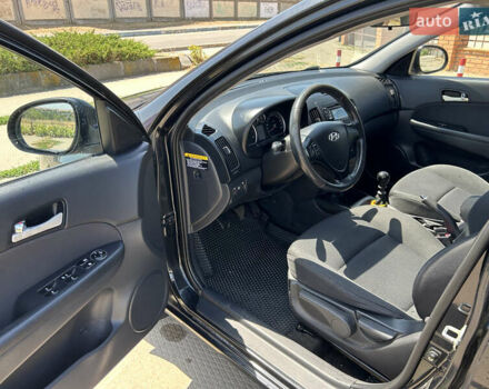 Черный Хендай i30, объемом двигателя 1.59 л и пробегом 226 тыс. км за 6500 $, фото 9 на Automoto.ua