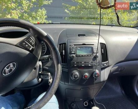 Черный Хендай i30, объемом двигателя 1.58 л и пробегом 234 тыс. км за 5650 $, фото 6 на Automoto.ua