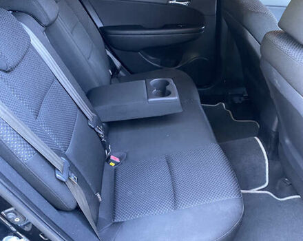 Чорний Хендай i30, об'ємом двигуна 1.6 л та пробігом 232 тис. км за 6200 $, фото 13 на Automoto.ua