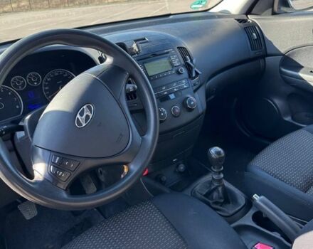 Черный Хендай i30, объемом двигателя 1.6 л и пробегом 216 тыс. км за 6550 $, фото 4 на Automoto.ua