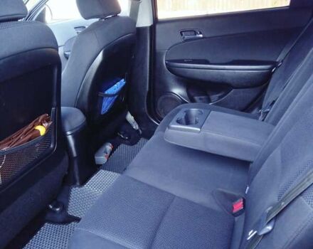 Черный Хендай i30, объемом двигателя 1.6 л и пробегом 232 тыс. км за 6600 $, фото 7 на Automoto.ua