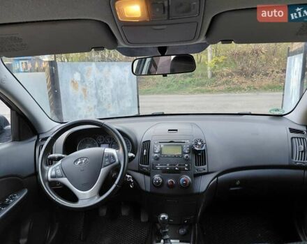 Черный Хендай i30, объемом двигателя 1.59 л и пробегом 198 тыс. км за 6400 $, фото 7 на Automoto.ua