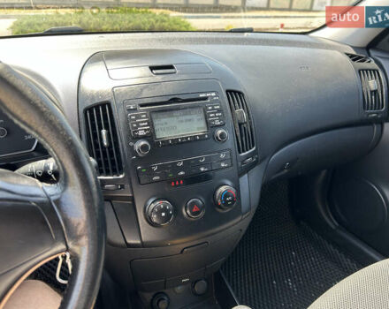 Черный Хендай i30, объемом двигателя 1.59 л и пробегом 226 тыс. км за 6500 $, фото 11 на Automoto.ua