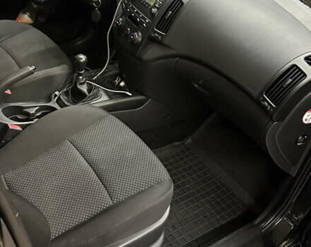 Черный Хендай i30, объемом двигателя 1.58 л и пробегом 243 тыс. км за 5500 $, фото 11 на Automoto.ua