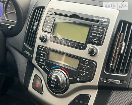 Чорний Хендай i30, об'ємом двигуна 1.59 л та пробігом 247 тис. км за 6250 $, фото 44 на Automoto.ua