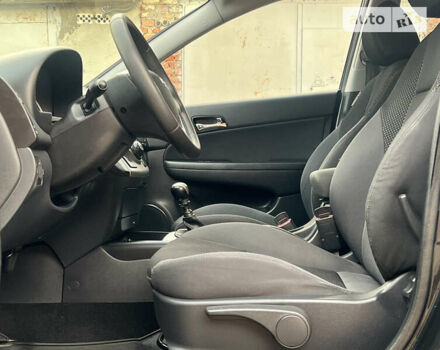 Чорний Хендай i30, об'ємом двигуна 1.59 л та пробігом 247 тис. км за 6250 $, фото 31 на Automoto.ua