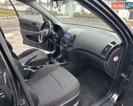 Черный Хендай i30, объемом двигателя 1.4 л и пробегом 199 тыс. км за 5599 $, фото 45 на Automoto.ua