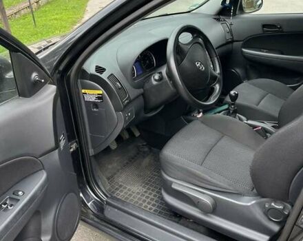 Черный Хендай i30, объемом двигателя 1.58 л и пробегом 242 тыс. км за 4950 $, фото 2 на Automoto.ua