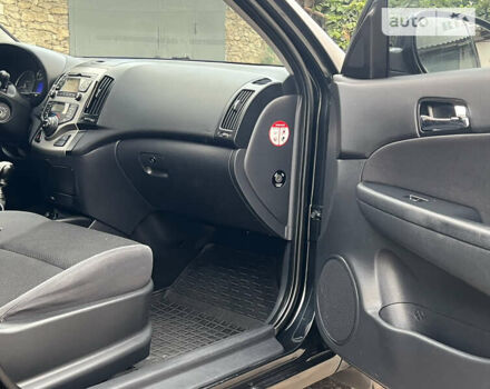 Чорний Хендай i30, об'ємом двигуна 1.59 л та пробігом 247 тис. км за 6250 $, фото 45 на Automoto.ua