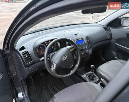 Черный Хендай i30, объемом двигателя 1.6 л и пробегом 265 тыс. км за 5900 $, фото 13 на Automoto.ua