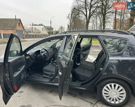 Черный Хендай i30, объемом двигателя 1.4 л и пробегом 199 тыс. км за 5599 $, фото 50 на Automoto.ua