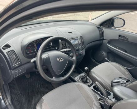 Черный Хендай i30, объемом двигателя 1.6 л и пробегом 262 тыс. км за 5600 $, фото 8 на Automoto.ua