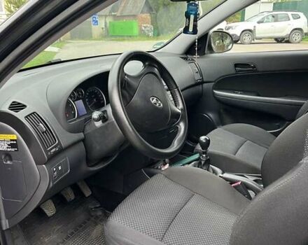 Черный Хендай i30, объемом двигателя 1.58 л и пробегом 242 тыс. км за 4950 $, фото 5 на Automoto.ua