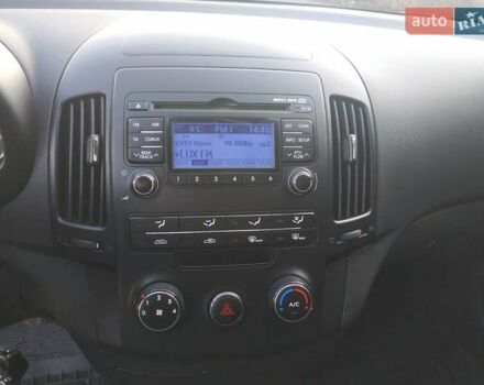 Черный Хендай i30, объемом двигателя 1.4 л и пробегом 158 тыс. км за 5600 $, фото 19 на Automoto.ua