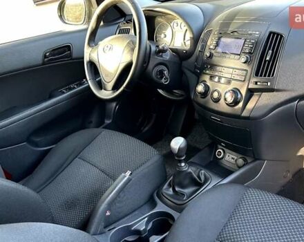 Черный Хендай i30, объемом двигателя 1.6 л и пробегом 220 тыс. км за 6100 $, фото 4 на Automoto.ua