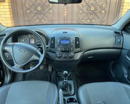 Черный Хендай i30, объемом двигателя 1.6 л и пробегом 262 тыс. км за 5600 $, фото 6 на Automoto.ua