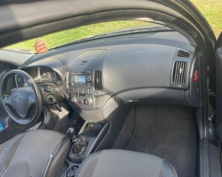 Черный Хендай i30, объемом двигателя 1.6 л и пробегом 262 тыс. км за 5600 $, фото 7 на Automoto.ua