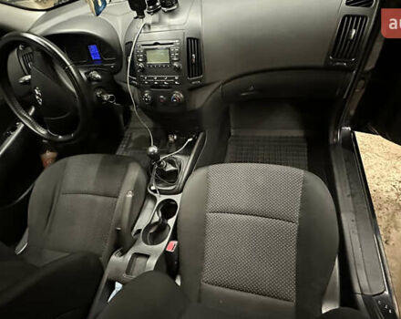 Черный Хендай i30, объемом двигателя 1.58 л и пробегом 243 тыс. км за 5500 $, фото 10 на Automoto.ua