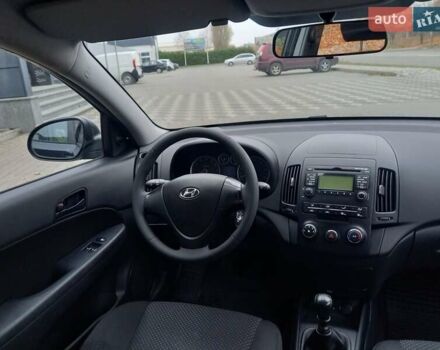 Черный Хендай i30, объемом двигателя 1.4 л и пробегом 216 тыс. км за 6300 $, фото 13 на Automoto.ua
