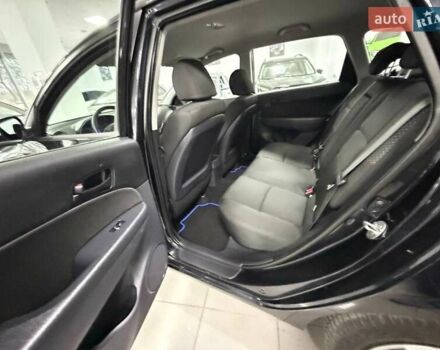 Черный Хендай i30, объемом двигателя 1.4 л и пробегом 190 тыс. км за 6900 $, фото 6 на Automoto.ua
