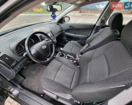 Черный Хендай i30, объемом двигателя 1.6 л и пробегом 128 тыс. км за 7700 $, фото 7 на Automoto.ua