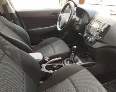 Черный Хендай i30, объемом двигателя 1.4 л и пробегом 163 тыс. км за 5300 $, фото 10 на Automoto.ua