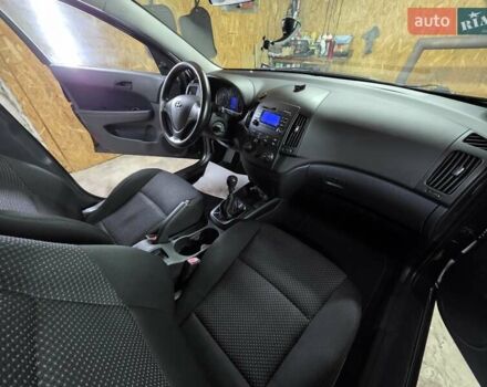 Чорний Хендай i30, об'ємом двигуна 1.6 л та пробігом 231 тис. км за 5600 $, фото 4 на Automoto.ua