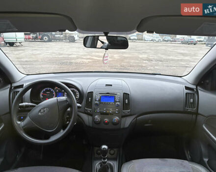 Черный Хендай i30, объемом двигателя 1.6 л и пробегом 265 тыс. км за 5900 $, фото 16 на Automoto.ua