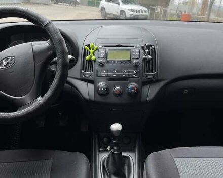 Черный Хендай i30, объемом двигателя 1.4 л и пробегом 174 тыс. км за 6000 $, фото 2 на Automoto.ua