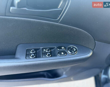 Хендай i30 2009 в Борисполе на Automoto.ua Черный Хендай i30, объемом двигателя 1.6 л и пробегом 229 тыс. км за 7000 $, фото 25 на Automoto.ua