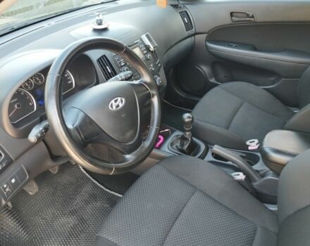 Черный Хендай i30, объемом двигателя 1.4 л и пробегом 163 тыс. км за 5300 $, фото 9 на Automoto.ua