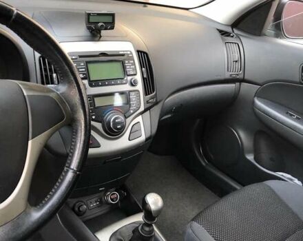 Черный Хендай i30, объемом двигателя 1.4 л и пробегом 217 тыс. км за 5500 $, фото 1 на Automoto.ua