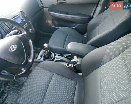 Черный Хендай i30, объемом двигателя 1.4 л и пробегом 158 тыс. км за 5600 $, фото 17 на Automoto.ua