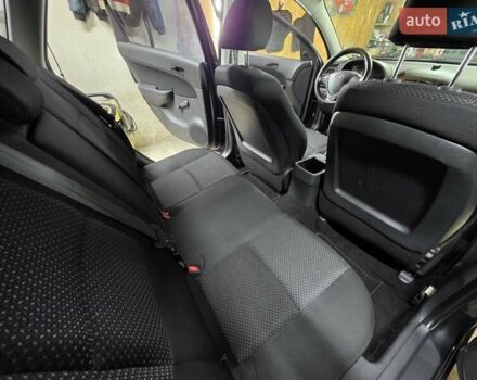 Чорний Хендай i30, об'ємом двигуна 1.6 л та пробігом 231 тис. км за 5600 $, фото 5 на Automoto.ua