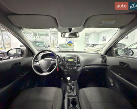 Черный Хендай i30, объемом двигателя 1.4 л и пробегом 190 тыс. км за 6900 $, фото 5 на Automoto.ua