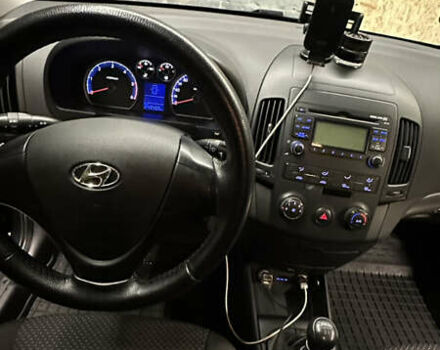 Черный Хендай i30, объемом двигателя 1.58 л и пробегом 243 тыс. км за 5500 $, фото 20 на Automoto.ua