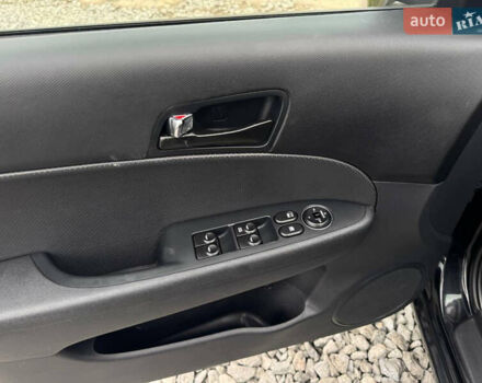 Черный Хендай i30, объемом двигателя 1.6 л и пробегом 187 тыс. км за 6900 $, фото 47 на Automoto.ua